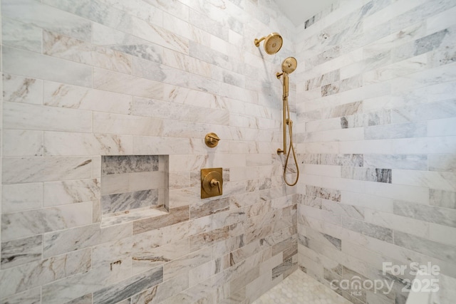 bathroom featuring a tile shower