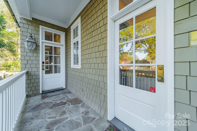 property entrance featuring covered porch