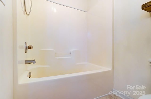 bathroom with bathtub / shower combination