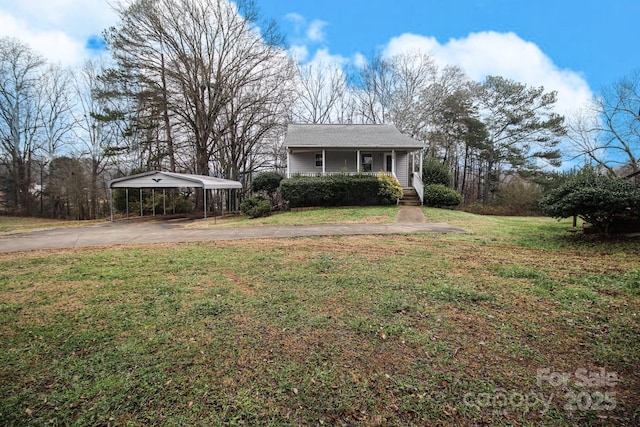 view of front facade with covered porch, a carport, and a front yard