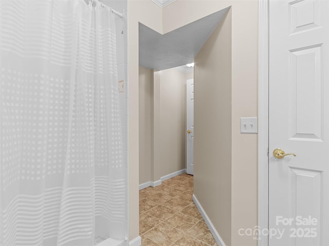 bathroom featuring ornamental molding