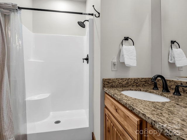 bathroom featuring a shower with curtain and vanity