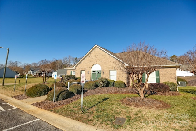 view of front of house featuring central AC and a front lawn