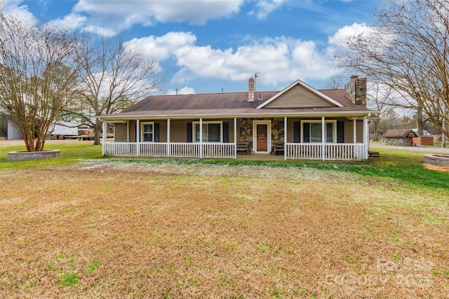 view of front of property with a front yard and covered porch