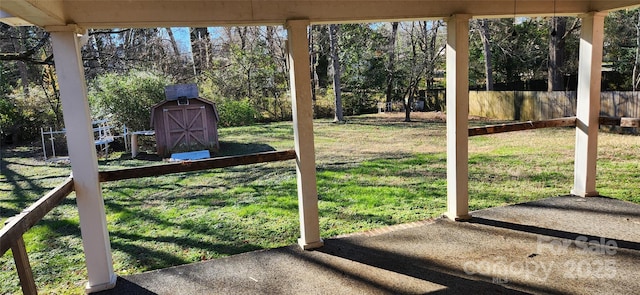 view of yard with a shed