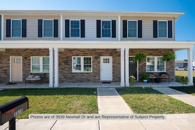 view of property featuring a front yard