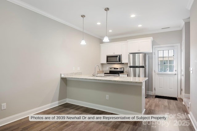 kitchen featuring kitchen peninsula, sink, white cabinets, and stainless steel appliances