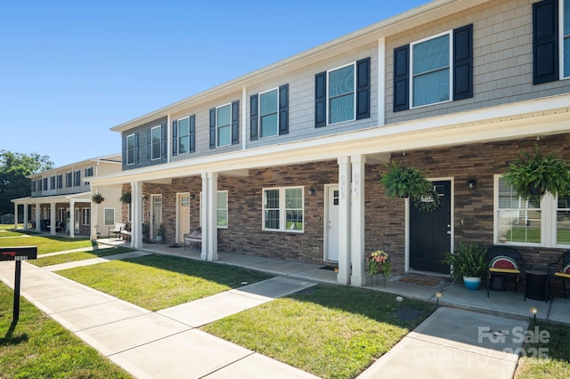 view of front facade with covered porch and a front lawn