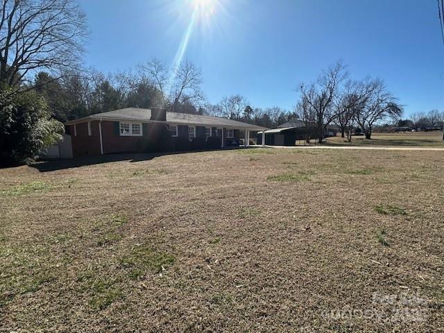 view of front of home with a front lawn