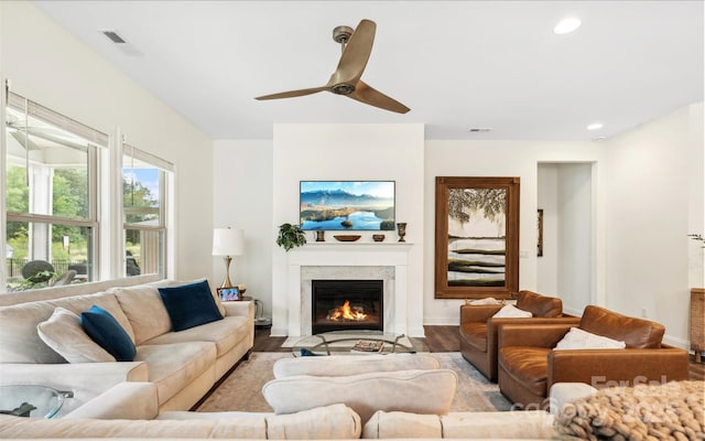 living room with light hardwood / wood-style floors and ceiling fan