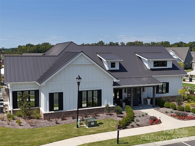 modern inspired farmhouse with a front lawn