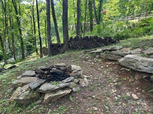 view of yard featuring an outdoor fire pit