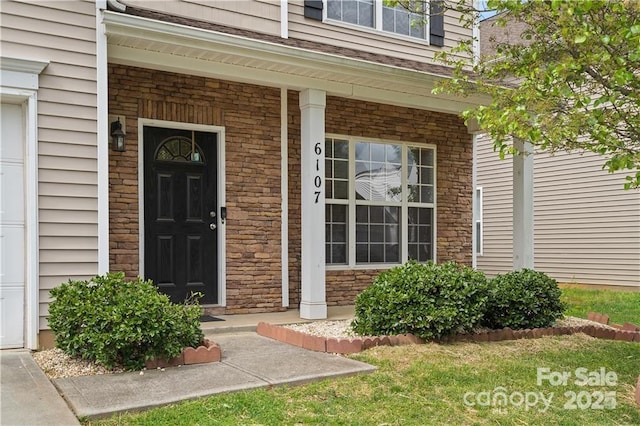 property entrance with covered porch