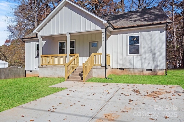 view of front of property with covered porch and a front yard