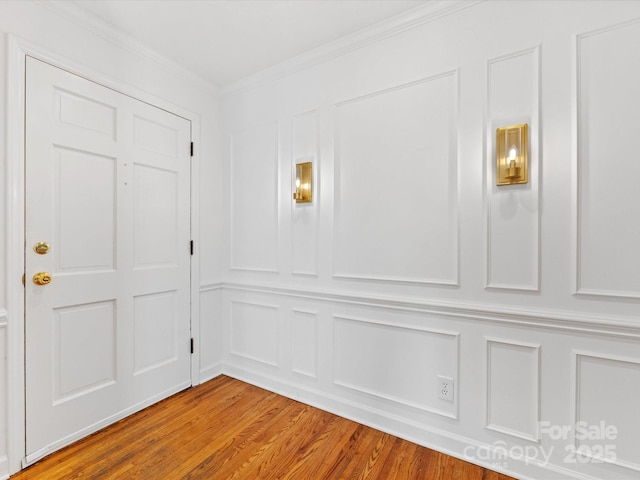 interior space featuring crown molding and light hardwood / wood-style floors