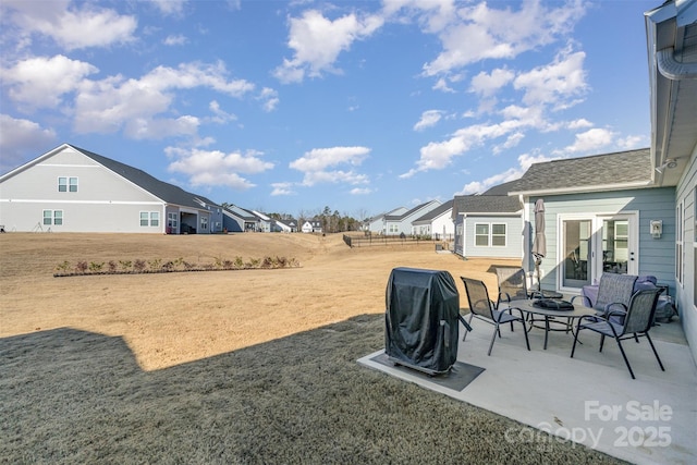 view of yard featuring a patio area