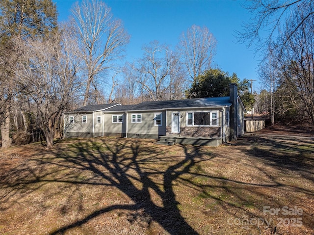 single story home with a front yard