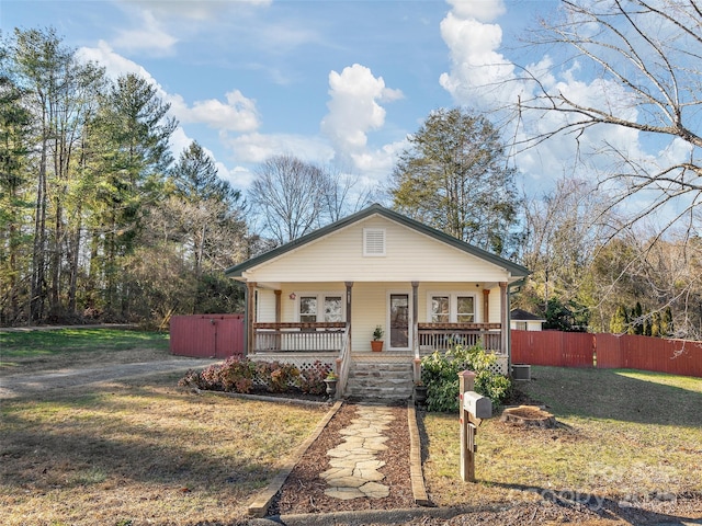 view of front facade featuring covered porch and a front yard