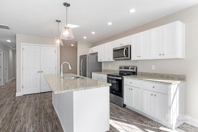 kitchen with sink, white cabinetry, an island with sink, pendant lighting, and stainless steel appliances