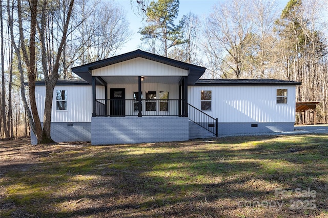 view of front of home with a porch and a front lawn