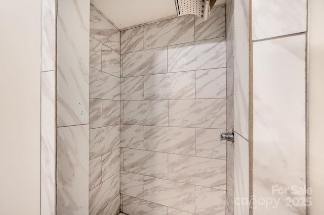 bathroom featuring tiled shower