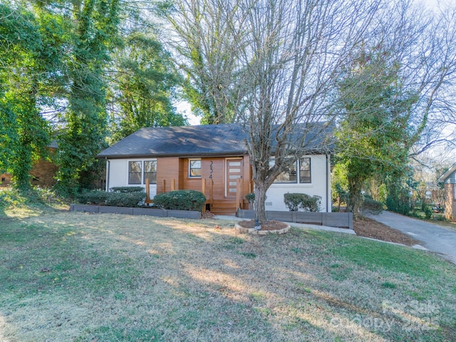 view of front of house with a front lawn