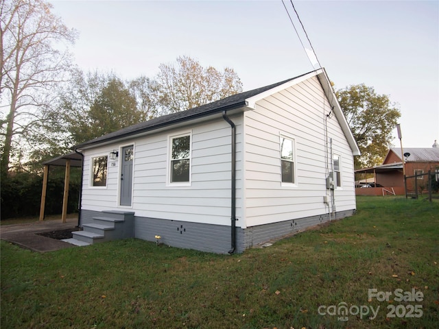 view of front of home with a front yard