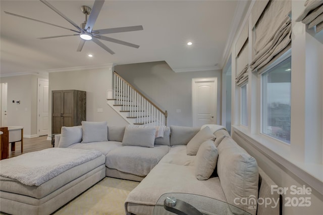 living room with light wood-type flooring, ceiling fan, and crown molding