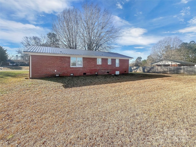 exterior space with a yard