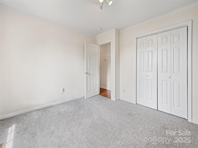 unfurnished bedroom with carpet flooring and a closet