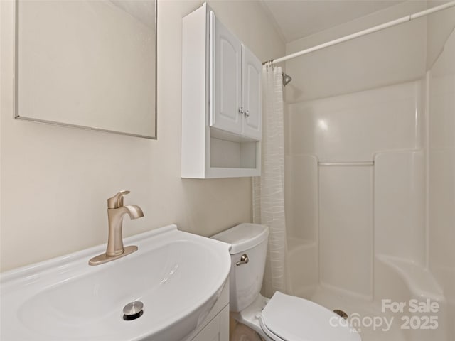 bathroom featuring curtained shower, vanity, and toilet