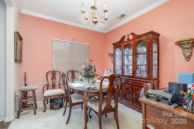 dining space with a textured ceiling, a notable chandelier, light colored carpet, and crown molding