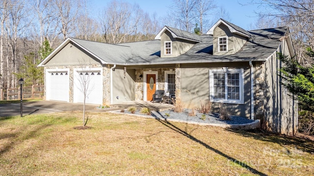 view of front of home featuring covered porch, a front yard, and a garage