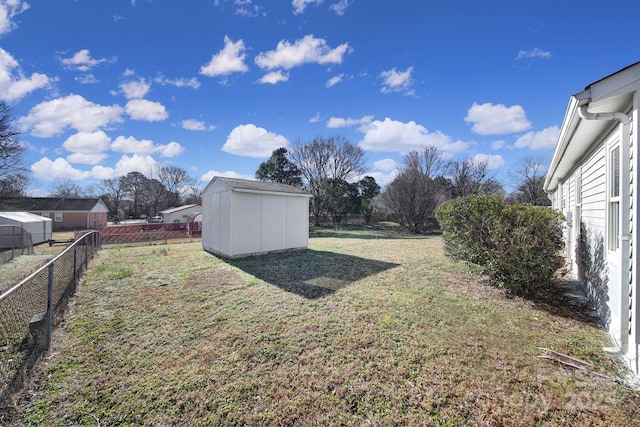 view of yard featuring a storage unit