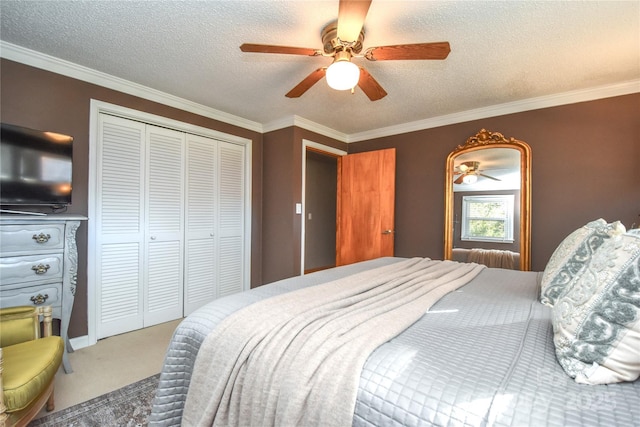 carpeted bedroom featuring ceiling fan, ornamental molding, a textured ceiling, and a closet