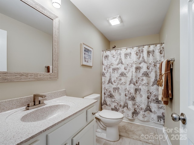 full bathroom with toilet, visible vents, shower / tub combo with curtain, and vanity