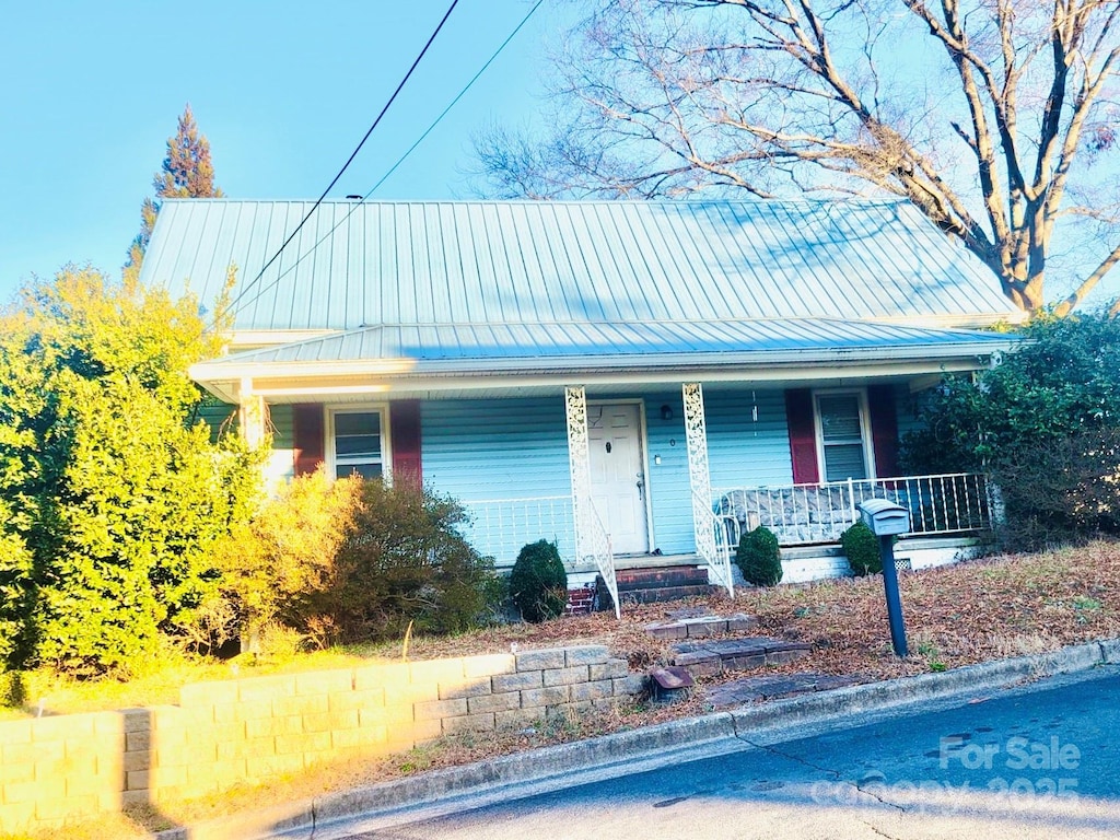 view of front facade featuring covered porch