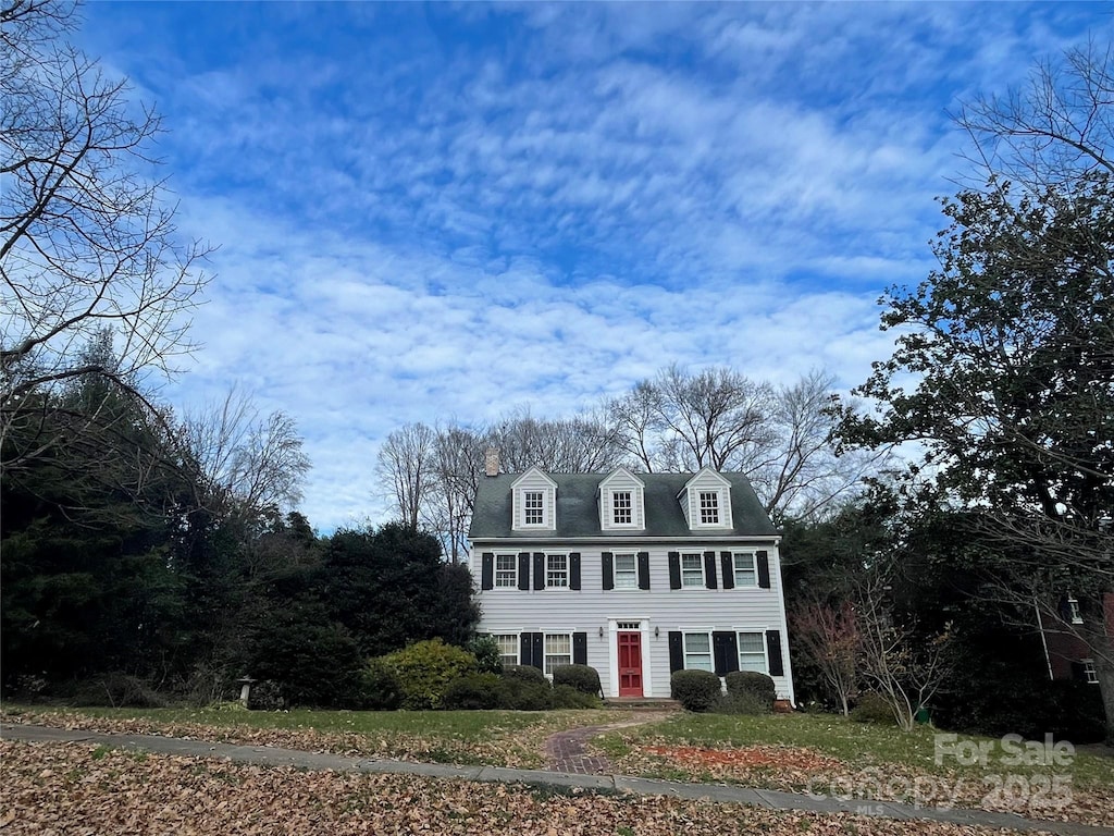 view of front of property