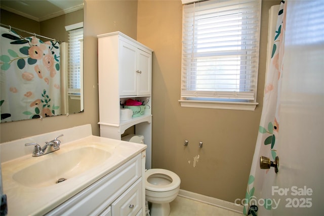 bathroom with a shower with curtain, vanity, and toilet