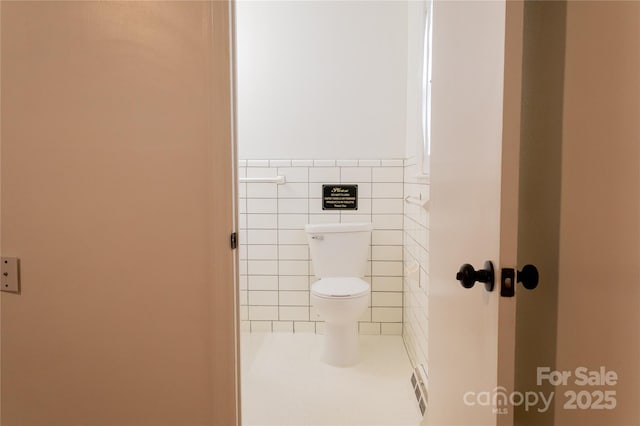 1035 Timberlane Dr, Lincolnton, NC 28092 - bathroom featuring tile walls, a wainscoted wall, and toilet