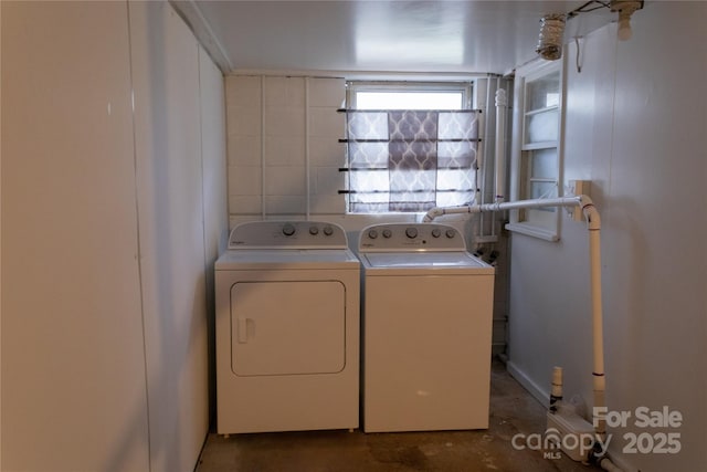 1035 Timberlane Dr, Lincolnton, NC 28092 - laundry area featuring washing machine and dryer and laundry area