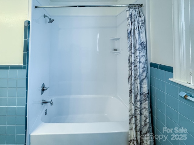 1035 Timberlane Dr, Lincolnton, NC 28092 - full bath featuring a wainscoted wall, tile walls, and shower / bath combo with shower curtain