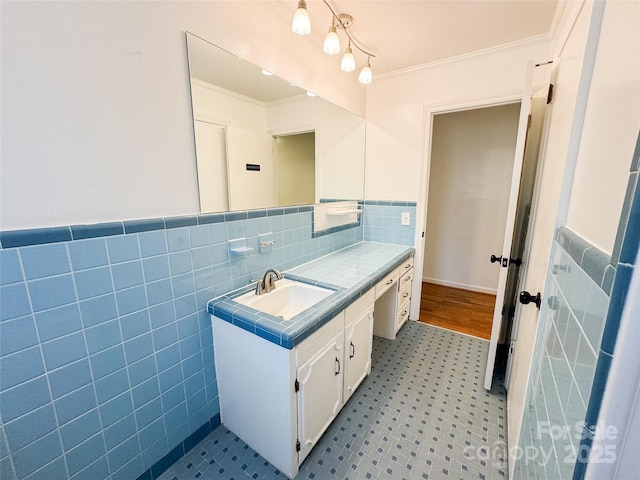 1035 Timberlane Dr, Lincolnton, NC 28092 - bathroom featuring vanity, crown molding, tile walls, a wainscoted wall, and tile patterned floors