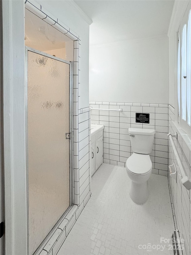 1035 Timberlane Dr, Lincolnton, NC 28092 - full bath with toilet, ornamental molding, a stall shower, and tile walls