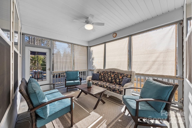 sunroom with ceiling fan