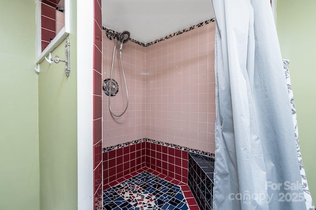 bathroom featuring a shower with curtain