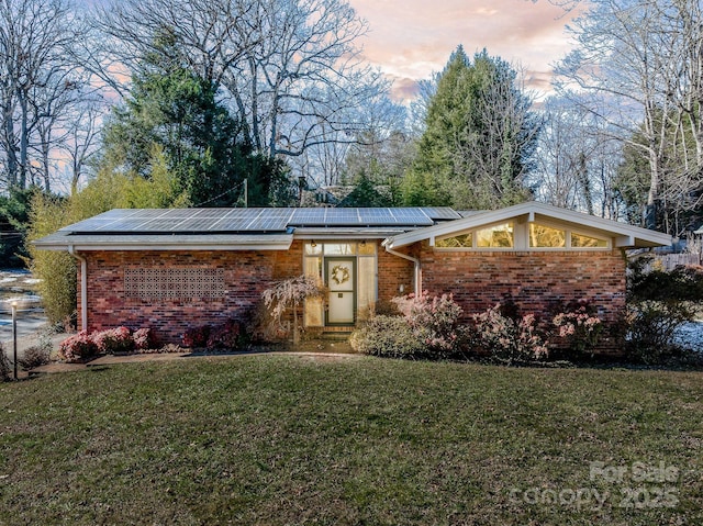 ranch-style home with a yard