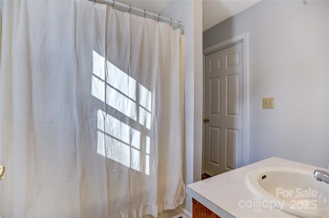 bathroom featuring a shower with curtain and vanity