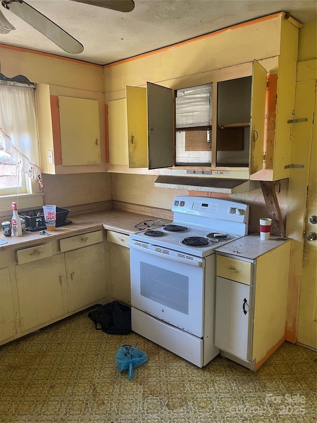 kitchen featuring ceiling fan and electric stove