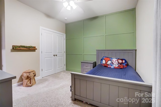 bedroom featuring ceiling fan and light colored carpet